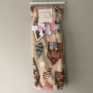 Cupcakes and Cashmere Faux Fur Throw